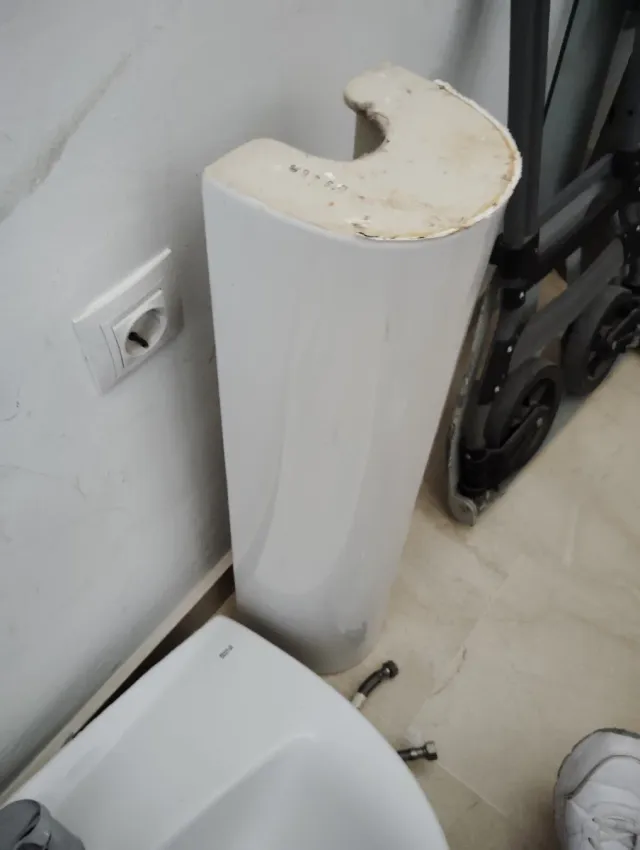 Lavabo Roca de pie con grifo