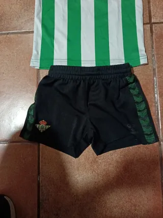 Conjunto camiseta y pantalón corto Betis niño