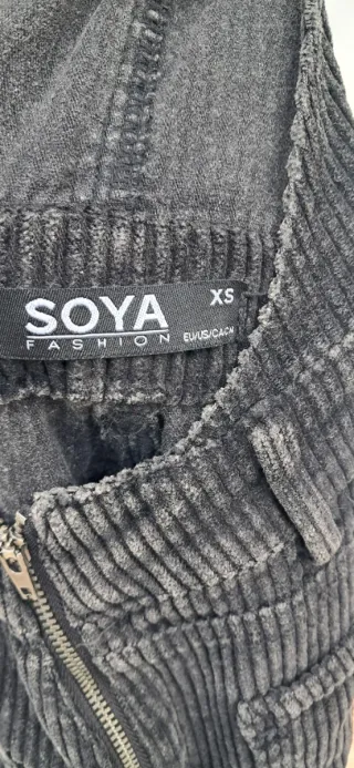 Mono de pana negro
