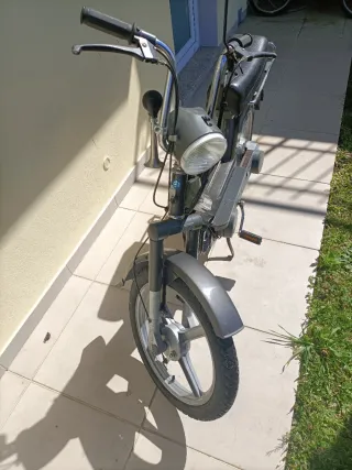 Mobilete Piaggio Preta e Cinza