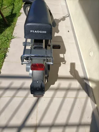 Mobilete Piaggio Preta e Cinza