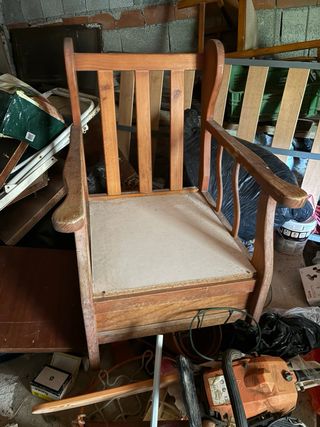 2 Sillones de madera y tela