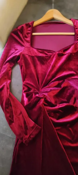 Abito rosso in velluto