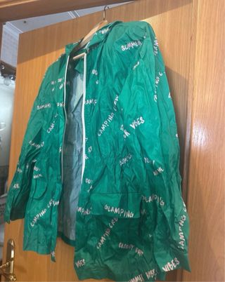 Chubasquero Zara Verde Estampado 12 Años