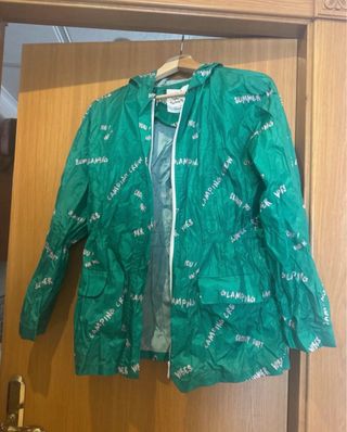 Chubasquero Zara Verde Estampado 12 Años