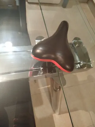 Sillín bici estática negro y rojo