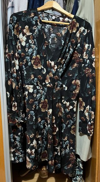 Vestido corto, H&M floral manga larga.