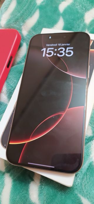 iPhone 16 Pro Max Dorado/Blanco Nuevo 96%