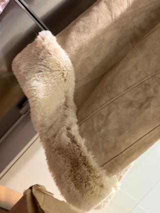 Abrigo largo de sheepskin y pelo sintetsingle muy