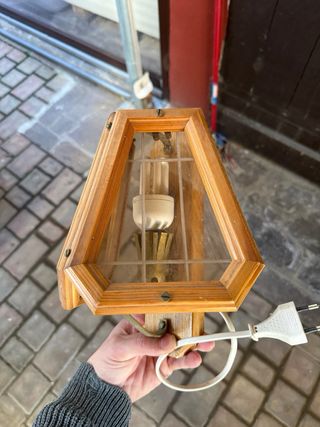 Lampada in legno con vetro