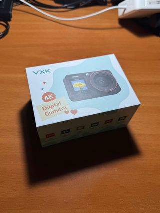 Cámara Digital 4K 64MP Zoom 18X Compacta SIN USAR