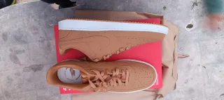 Zapatillas Nike Marrones y Blancas