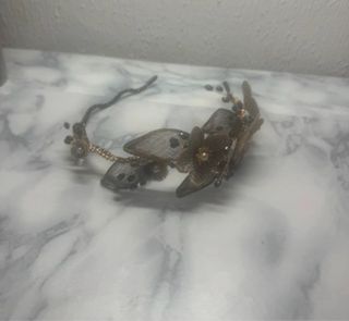 Diadema fiesta flores doradas y negras