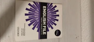 English File 3rd Edition Beginner Student's Boo...