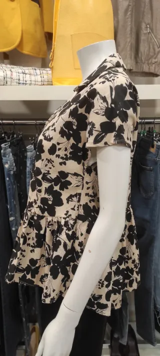 Blusa peplum con estampado floral