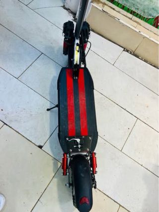 Patinete Eléctrico Negro y Rojo