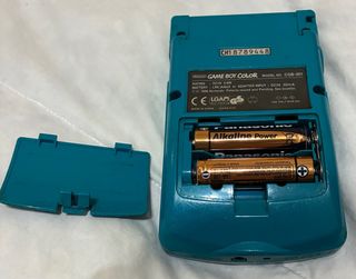 Consola Game Boy Color + Juego Montruos SA