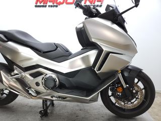 HONDA FORZA 750 2022 3683 kms.