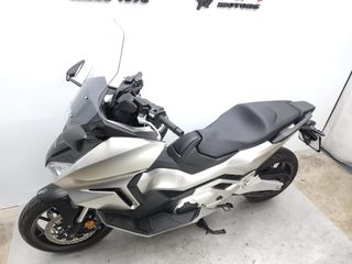 HONDA FORZA 750 2022 3683 kms.