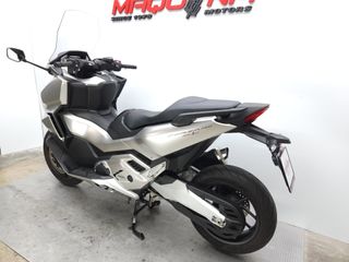 HONDA FORZA 750 2022 3683 kms.