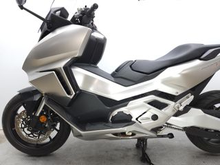 HONDA FORZA 750 2022 3683 kms.