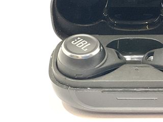 in-ear jbl reflect aero