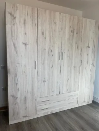 Armarios de madera nuevo