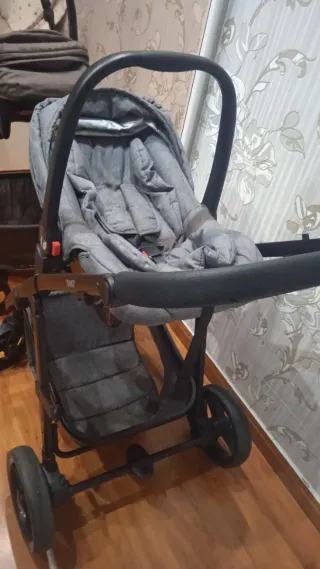 Carrito de bebé gris