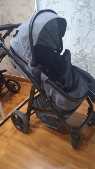 Carrito de bebé gris