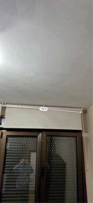 Estores enrollables de tela blancos