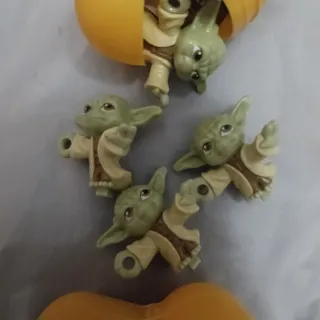 4 figuras de Yoda Star Wars Kinder Sorpresa