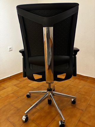 Silla de oficina ergonómica con ruedas