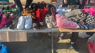 Lote de ropa y accesorios mas de 200 prendas