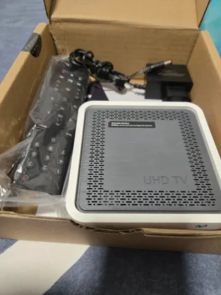 Desco UHD 4K Movistar con Mando Vocal