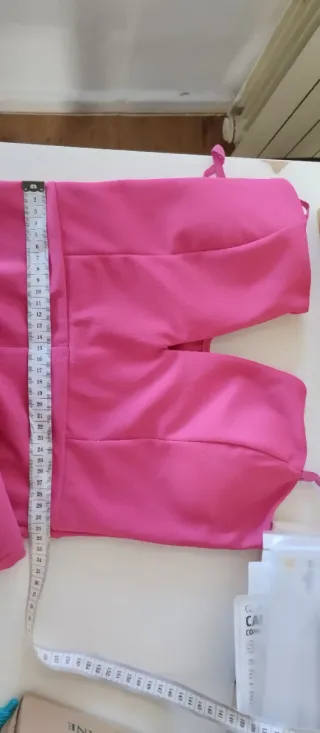 Vestido fiesta fucsia, escote pico