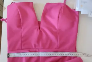 Vestido fiesta fucsia, escote pico