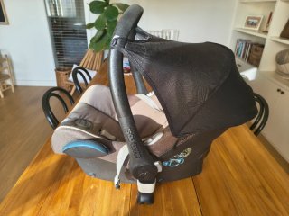 Maxi-Cosi con base para coche