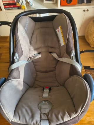 Maxi-Cosi con base para coche