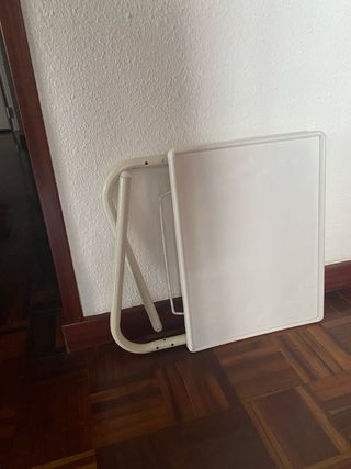 Mesa auxiliar plegable blanca