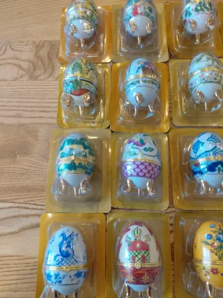 Uova da collezione in porcellana