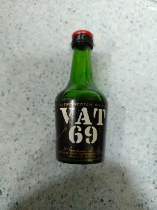 2 Bottigliette Collezione Whisky Vat 69