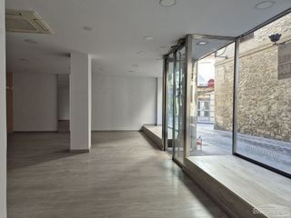 Local comercial en alquiler en Lucena