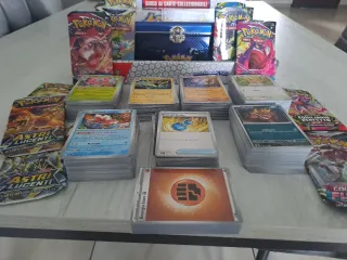 Bauletto 700+ Carte Pokémon Miste