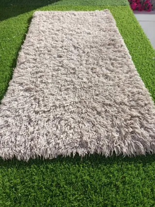 Tappeto beige stile Shaggy