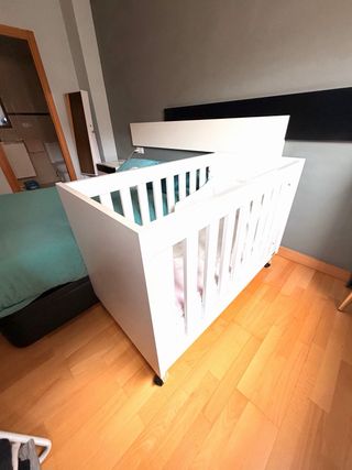 Cuna de madera para bebé