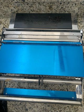 Selladora de bandejas de alimentos