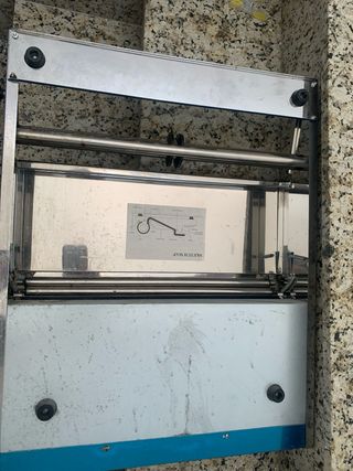 Selladora de bandejas de alimentos