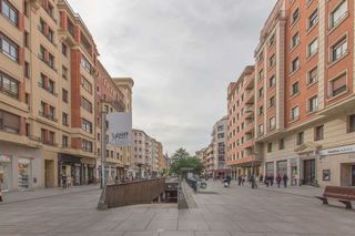 Local comercial en alquiler en Ensanche en Pamplona
