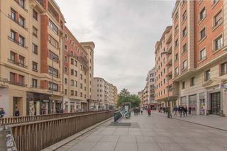 Local comercial en alquiler en Ensanche en Pamplona