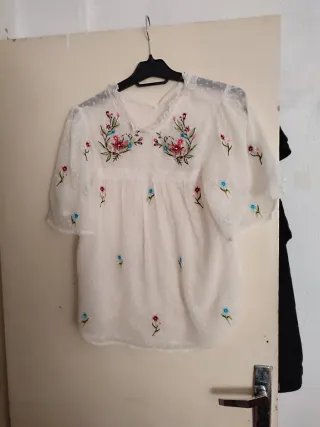 Camiseta sin mangas con pedrería